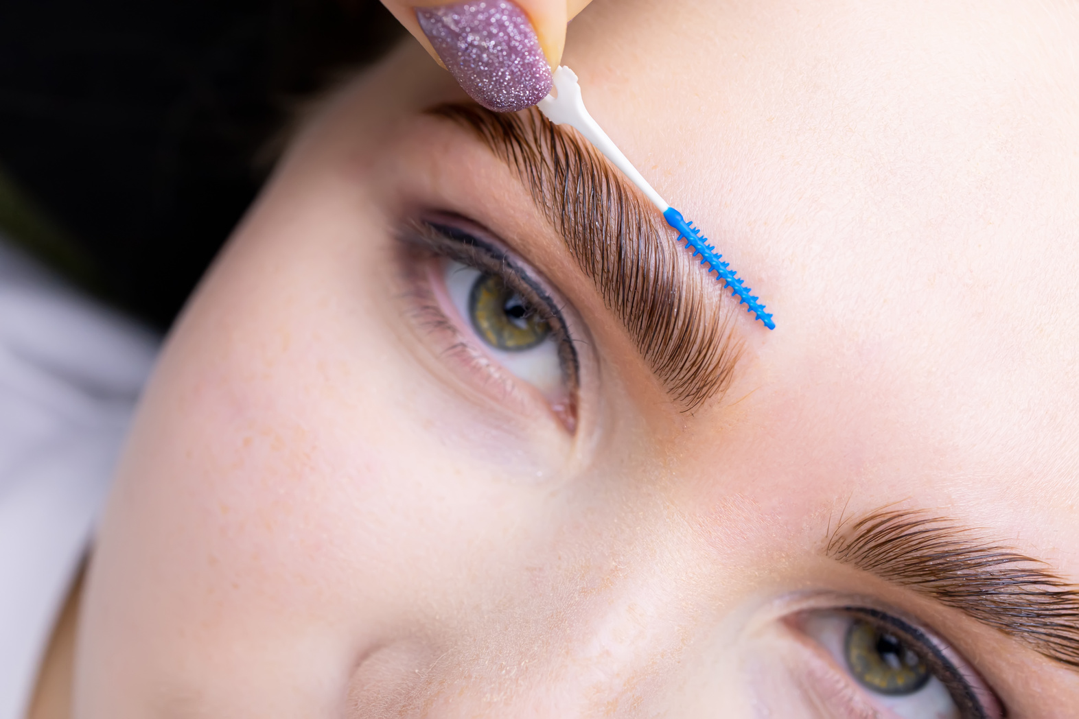 Lamination of Eyebrows with the Help of the Composition, the Mas